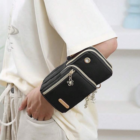 PURSES BUNDLE (6) - Picture 15 of 16